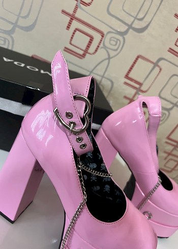 Lamoda Sweetheart Platform Heels