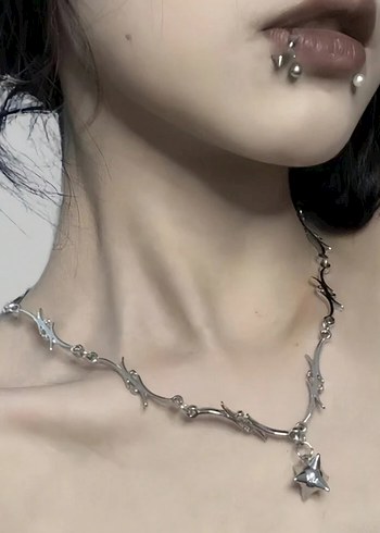 Goth Zincir Detaylı Midi Kolye