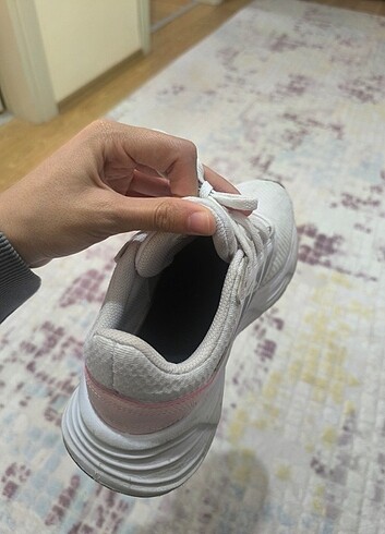37 Beden Adidas bayan spor ayakkabı 