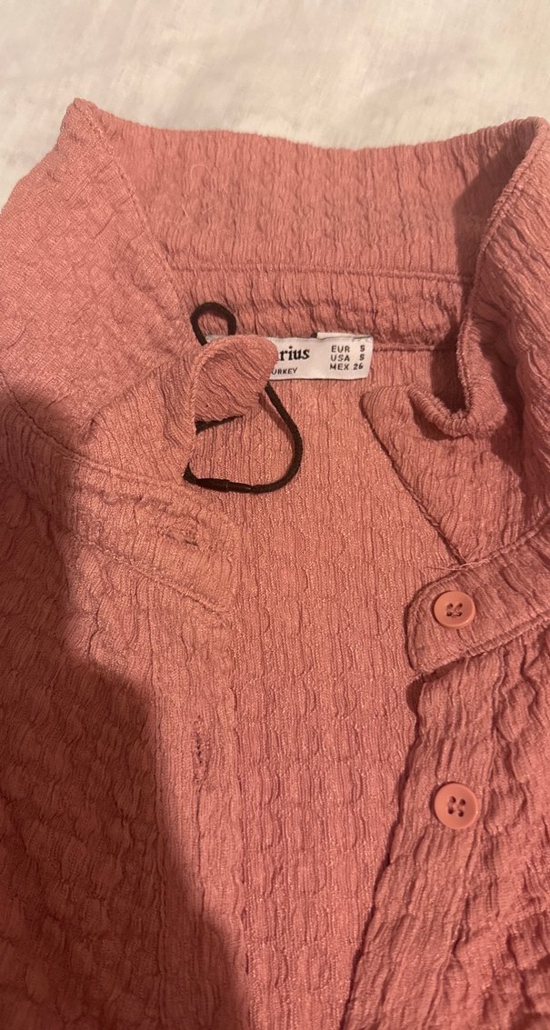 Düğmeli Yüksek Yakalı gömlek - Görsel 2