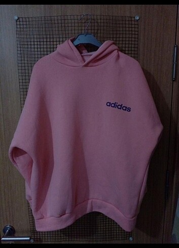 Adidas baskılı butik ürünü