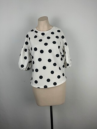 Zara Bluz %70 İndirimli.