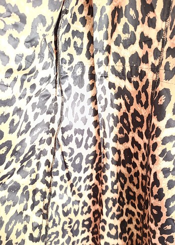 Leopar Desenli Kadın Yağmurluk, Fermuarlı, Uzun - Görsel 2