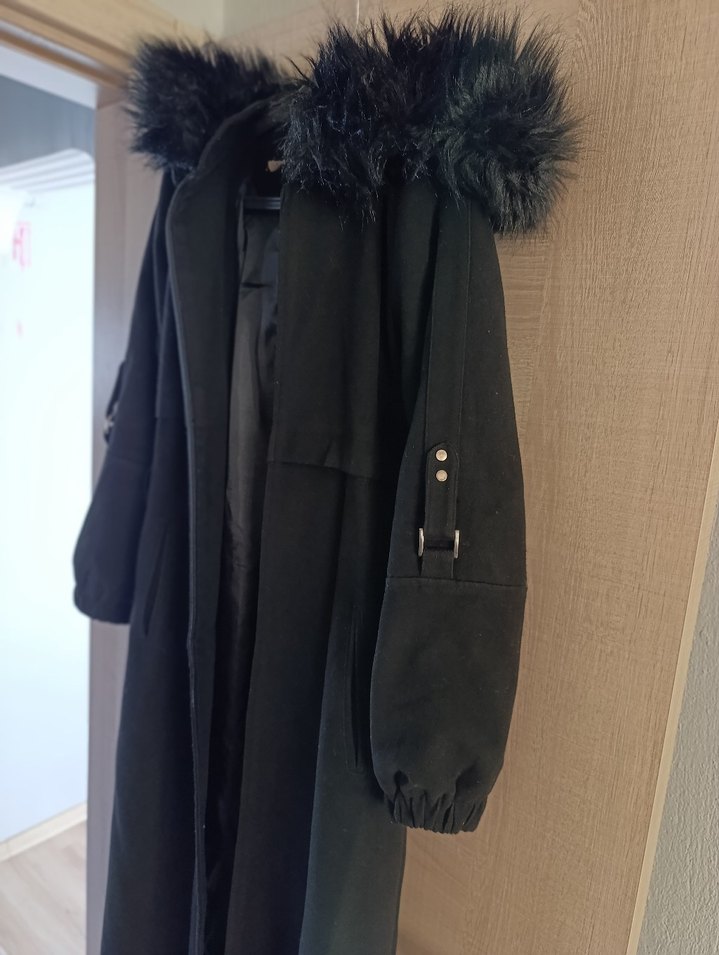 Siyah Kürklü Uzun Kadın Kabanı - Görsel 4