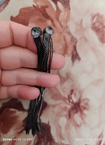 Sallantılı küpe