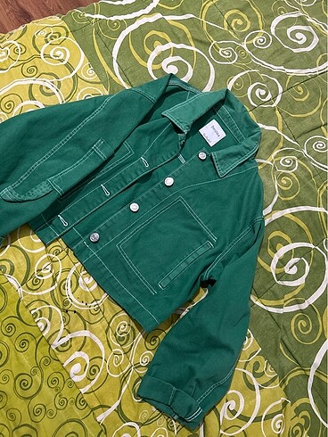 Bersha gecen sezon cok satilan yesil crop ceket