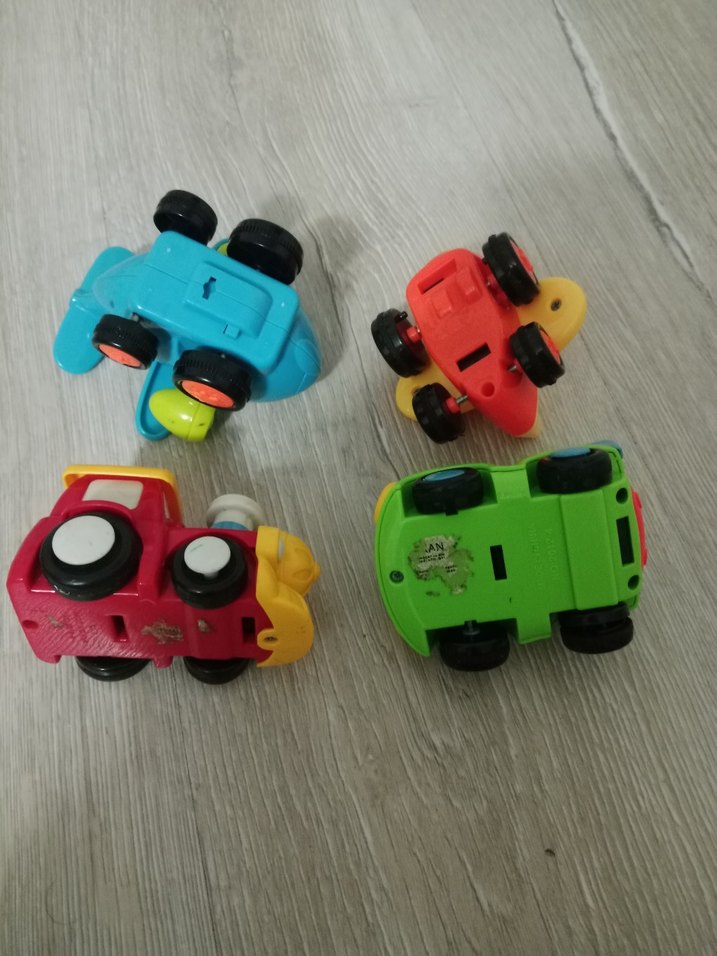 Renkli Mini Oyuncak uçak ve arabalar - Görsel 3