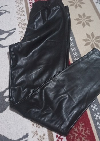 Siyah Parlak Deri Kadın Tayt - Görsel 2