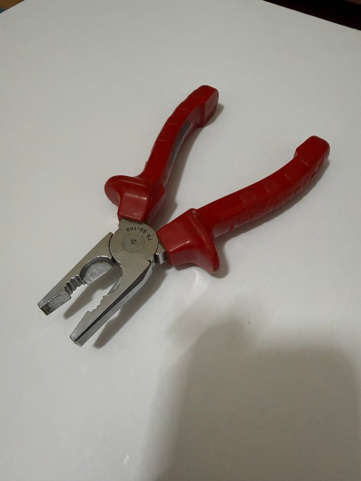 Kırmızı Saplı Çok Amaçlı Pense - Görsel 4