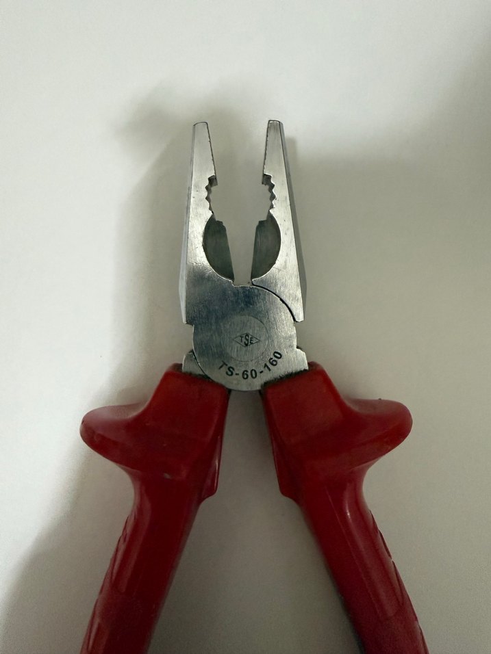 Kırmızı Saplı Çok Amaçlı Pense - Görsel 2