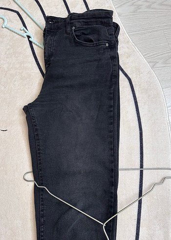 Gri Kemerli Kadın Denim Pantolon