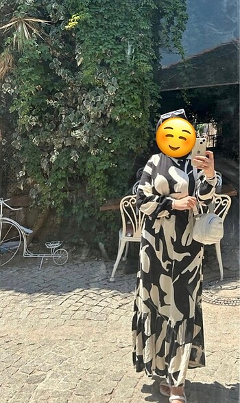 Siyah beyaz elbise