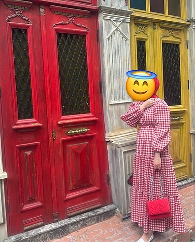 Kırmızı potikare elbise