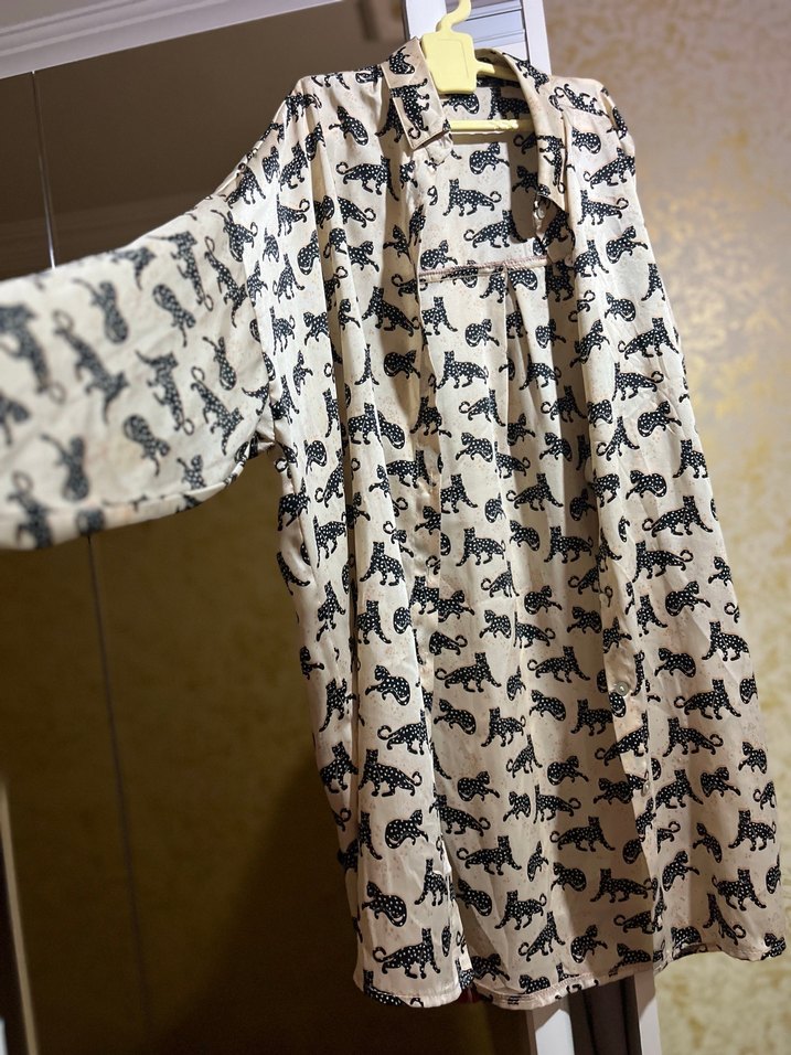 Parlak Kahverengi Aslan desenli kadın saten gömlek - Görsel 4