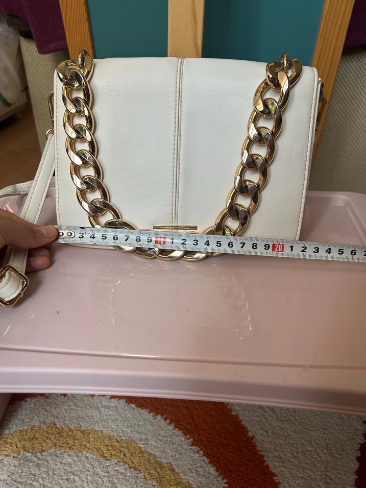 Beyaz Deri Zincir Detaylı Kadın Çanta - Görsel 3