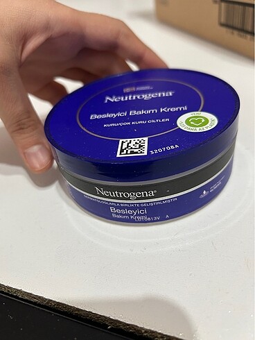 Neutrogena Neutrogena Besleyici Bakım El & Vücut Kremi 300 ml