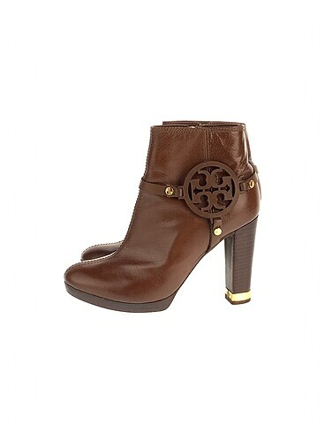 Tory Burch Bot %70 İndirimli.