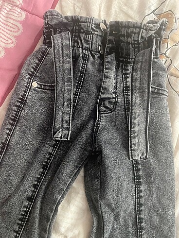 4 Yaş Beden Kız kot ???? pantolon çok az kullanıldı