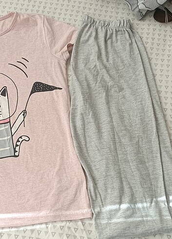 11-12 Yaş Beden çeşitli Renk Temiz kullanılmış pijama takımı kız çocuk