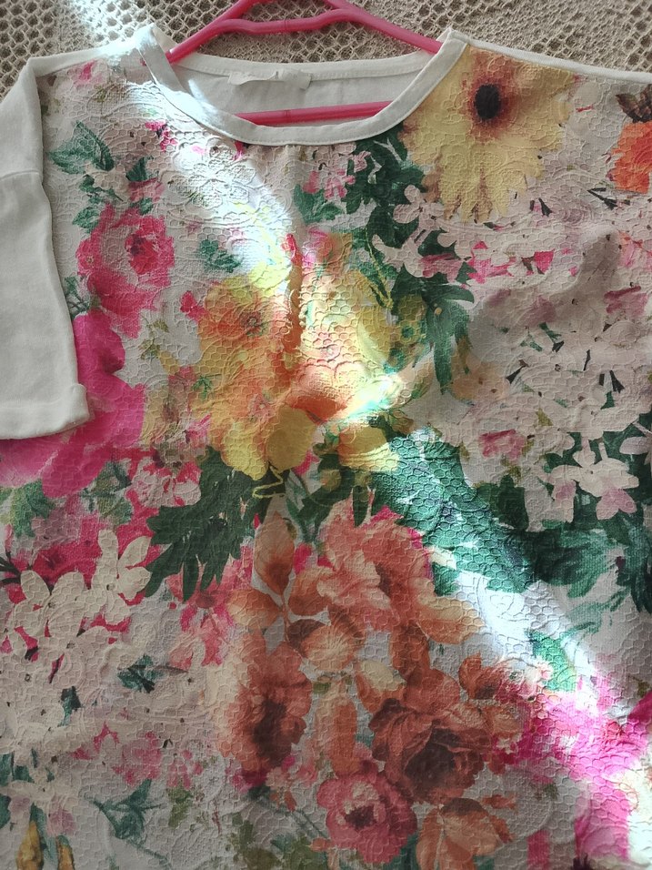 Çiçek Desenli Dantel Detaylı Çocuk Bluz - Görsel 2