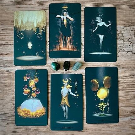 True Black Tarot Destesi