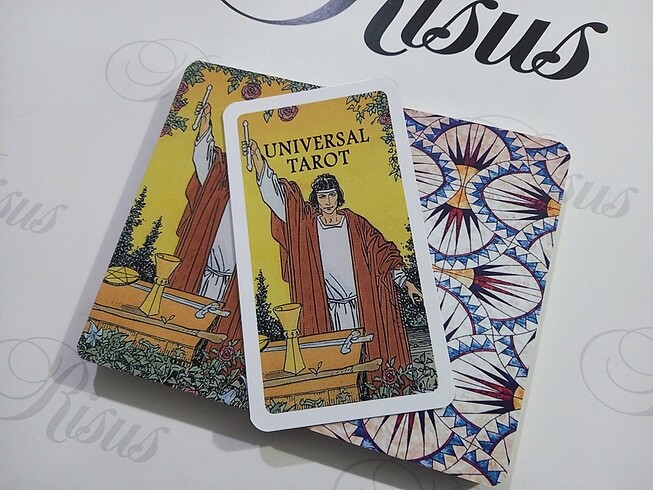 Universal Tarot Destesi
