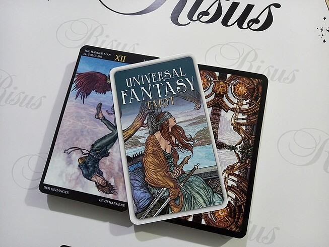 Universal Fantasy Tarot Kartları Destesi