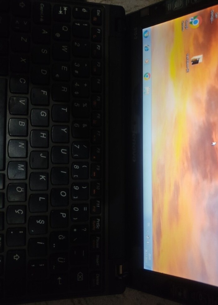 Lenovo küçük diz üstü bilgisayar  - Görsel 2