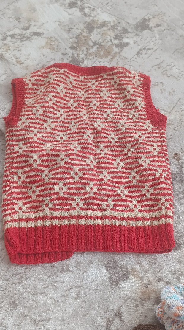 Kız Çocuk Kırmızı V Yaka Triko Yelek - Görsel 2