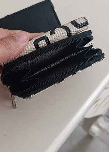 Beyaz Küçük Yazılı Cuzdan - Görsel 2