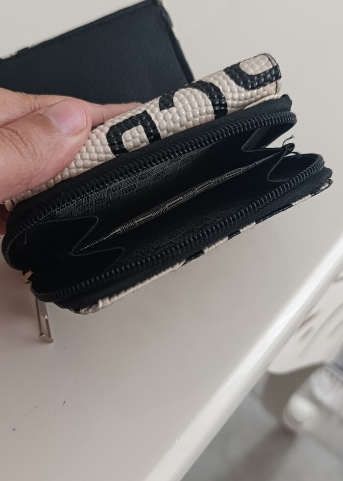 Beyaz Küçük Yazılı Cuzdan - Görsel 2