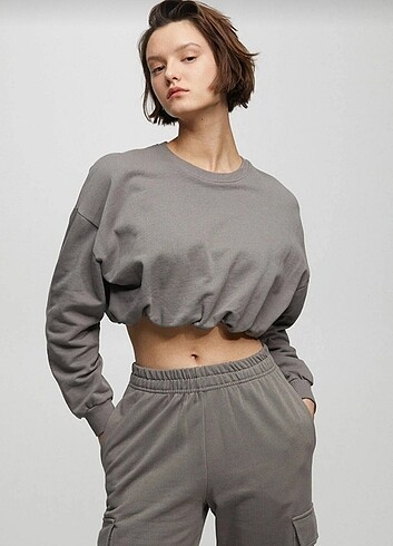 Pull and bear cropped sweatshirt 
