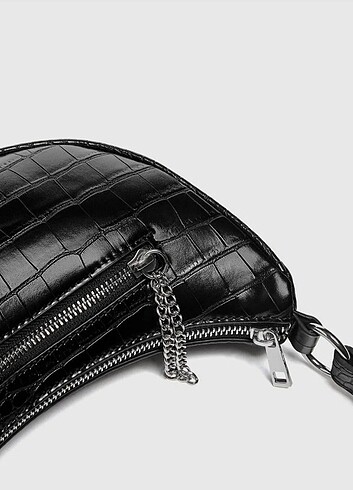 Beden Pull and bear zincir detaylı çanta