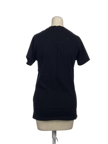 s Beden Diğer T-shirt %70 İndirimli.