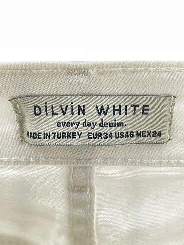 34 Beden beyaz Renk Dilvin Mini Şort %70 İndirimli.
