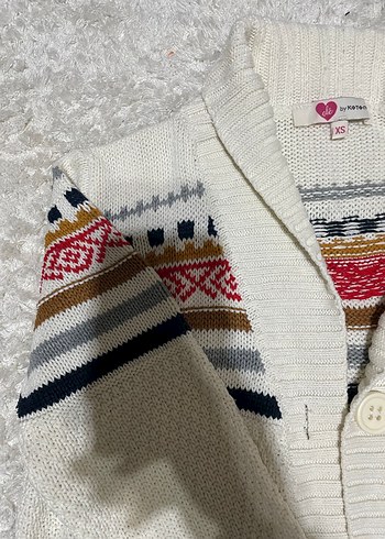 Beyaz Nakışlı Triko Hırka - Görsel 2