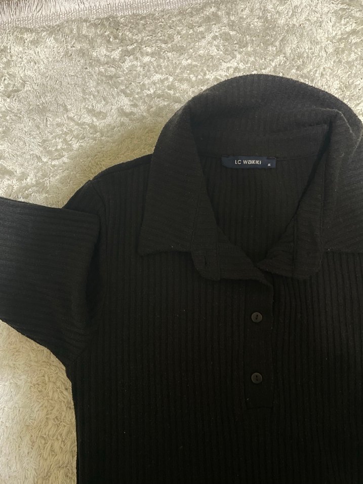 Siyah Düğmeli Kısa Kollu Yün tişört - Görsel 3