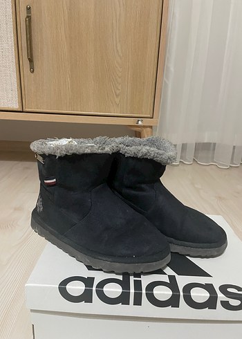 Gri Kürklü Siyah Kadın  Bot - Görsel 2