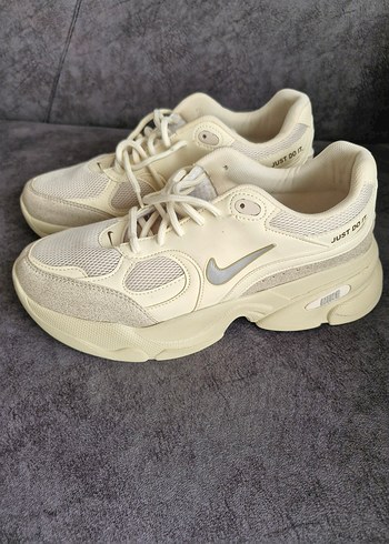 Krem Bağcıklı Nike spor ayakkabı - Görsel 3