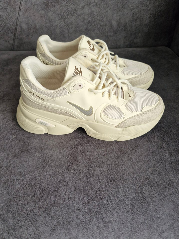 Krem Bağcıklı Nike spor ayakkabı - Görsel 4