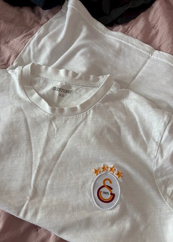 Beyaz Galatasaray Nakışlı Kısa Kollu Tişört