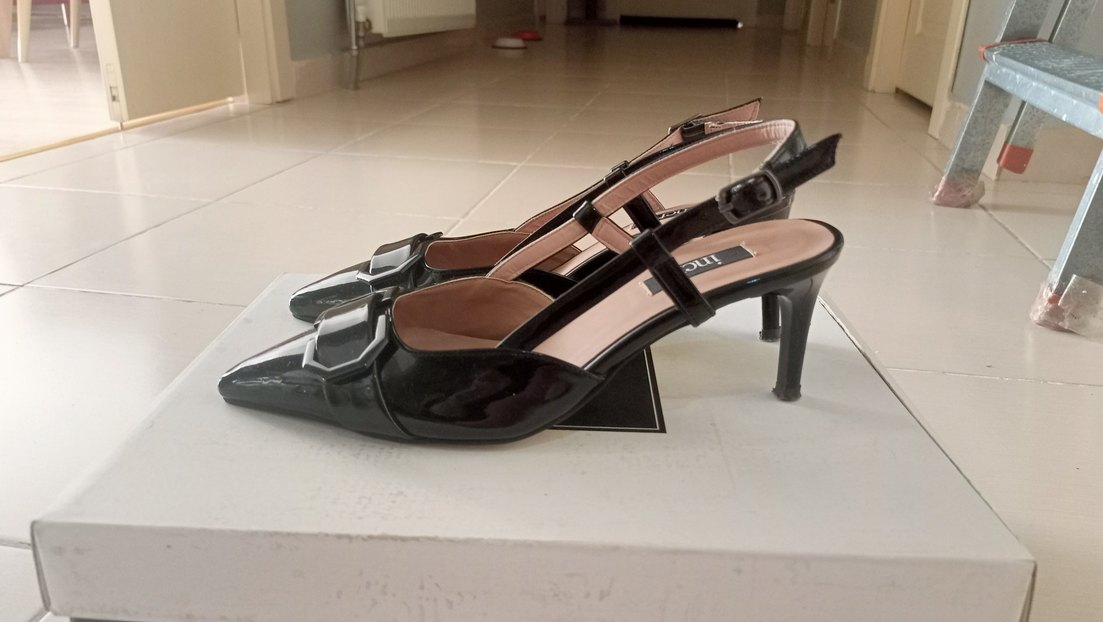 Siyah Tokalı İnci Stiletto Topuklu Ayakkabı - Görsel 2