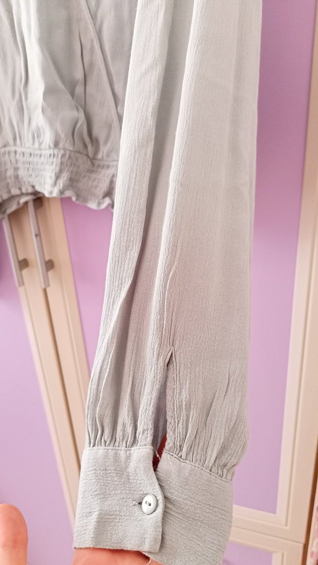 Drapeli V Yakalı Gri Kadın Bluz - Görsel 2