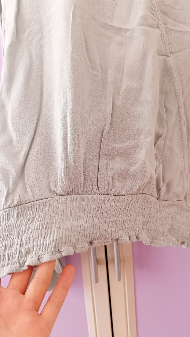 Drapeli V Yakalı Gri Kadın Bluz - Görsel 3