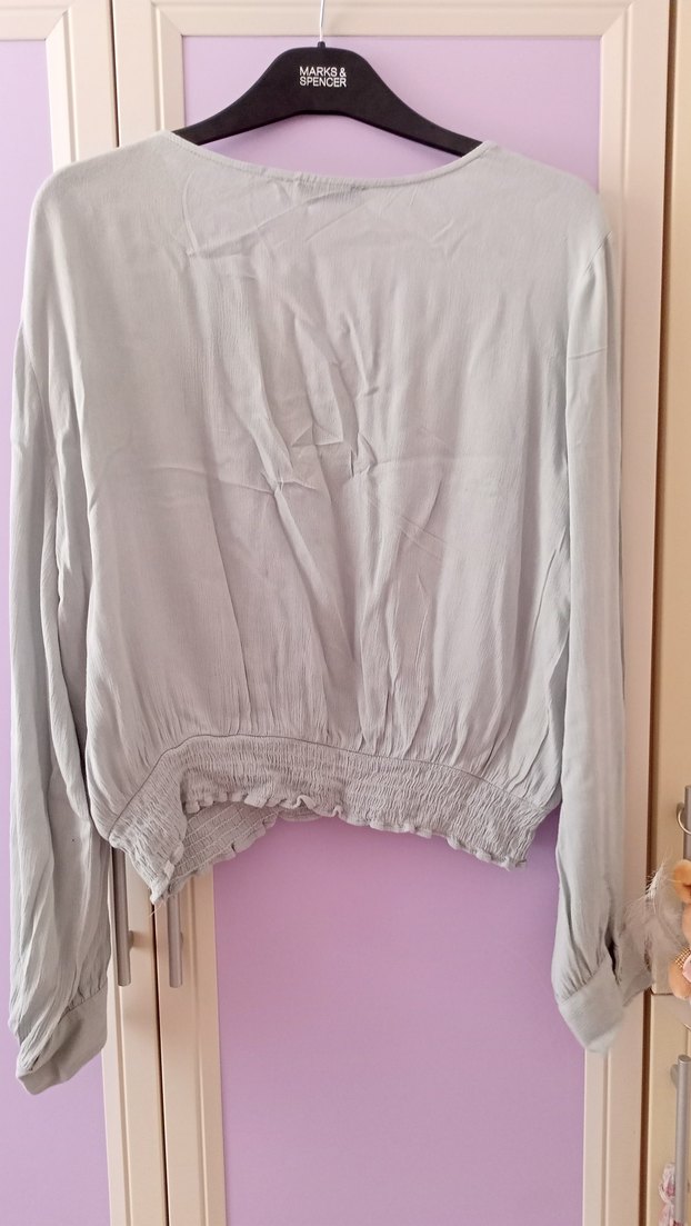 Drapeli V Yakalı Gri Kadın Bluz - Görsel 5