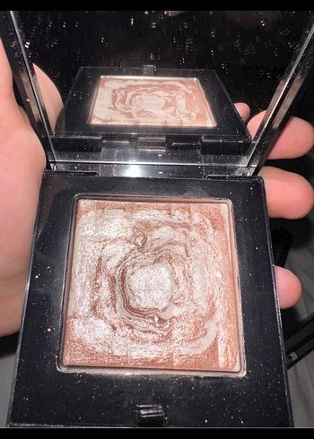 Beden Renk Bobbi Brown Pudra-Pink Glow İnci Pigmentli Aydınlatıcı