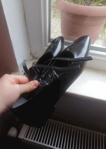 Siyah Rugan Tokalı Stiletto Topuklu Kadın Oxford