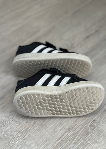 24 Beden siyah Renk Adidas 24 numara Siyah Erkek Çocuk Spor Ayakkabı
