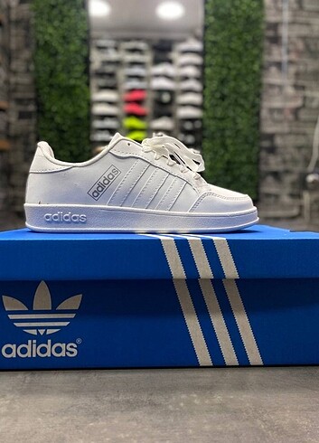 Adidas Bayan spor ayakkabisi 
