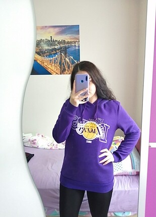 Lakers sweatshirt